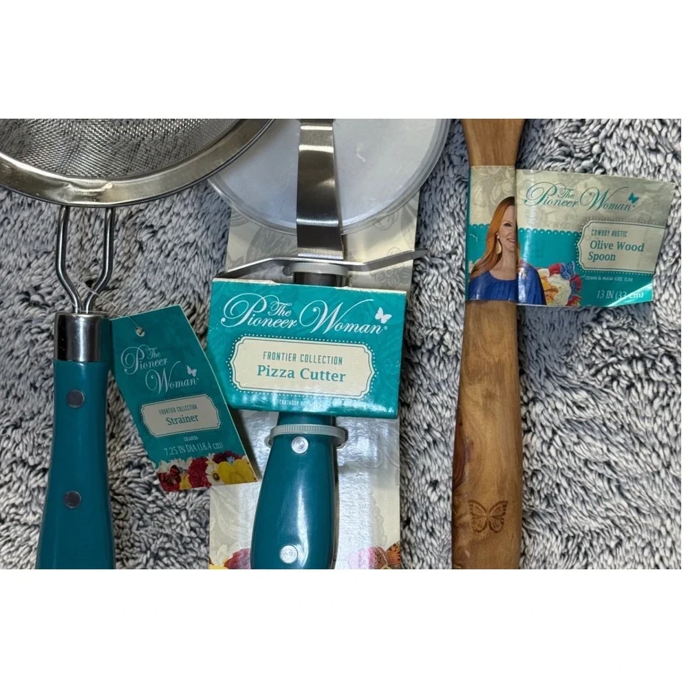 Pioneer Woman Frontier Collection Teal 3pc Kitchen Lot Strainer Pizza Cutter NEW